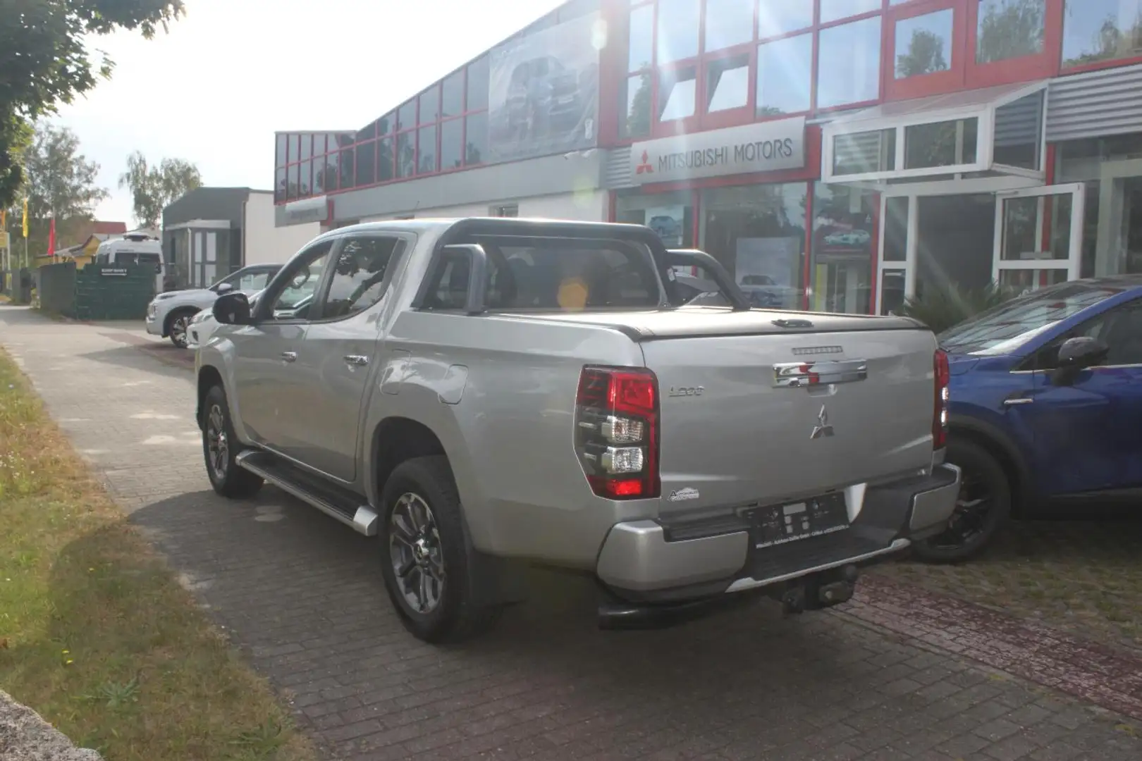 Mitsubishi L200 Doppelkabine Select 2.2 4WD AT AHK Silber - 2