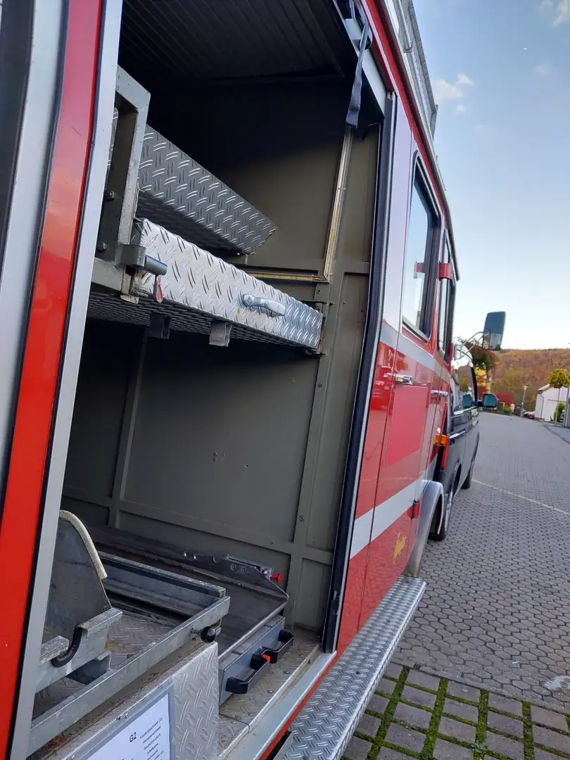 Mercedes-Benz LP 709 Червоний - 1