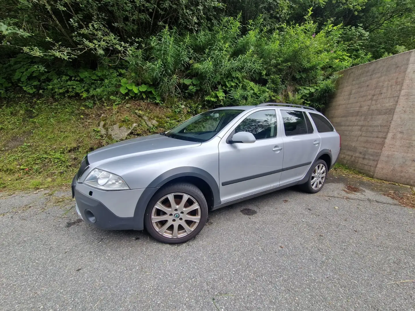 Skoda Octavia Combi Scout 2,0 TDI PD DPF 4x4 - 1