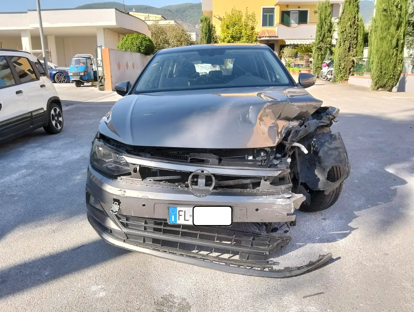 Volkswagen Polo 1.0 TSI 95cv Automatica SINISTRATA Grigio - 2
