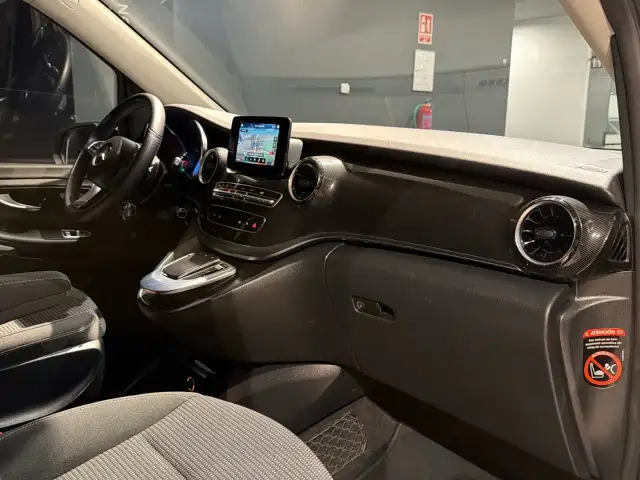 Mercedes-Benz V-Class view 14