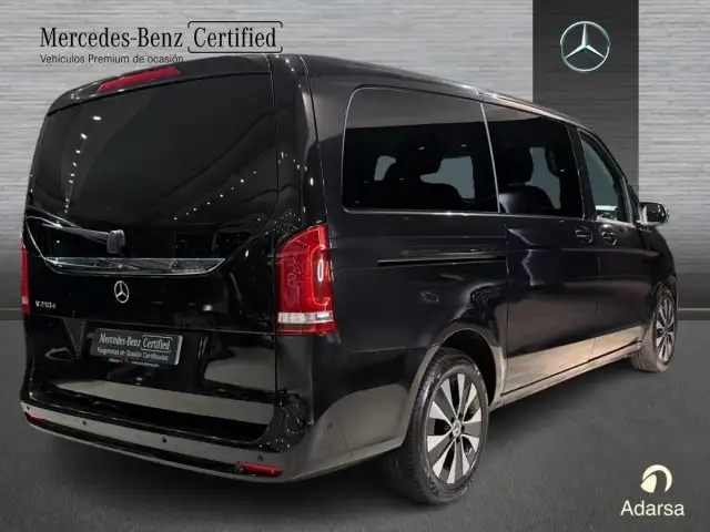 Mercedes-Benz V-Class view 2