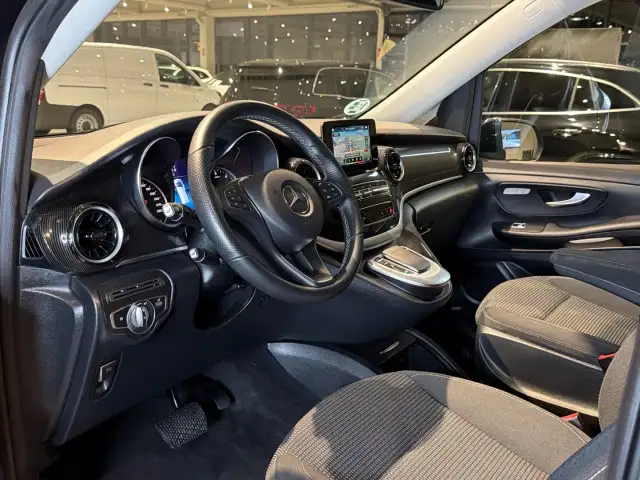 Mercedes-Benz V-Class view 9
