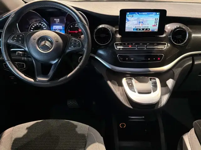Mercedes-Benz V-Class view 10