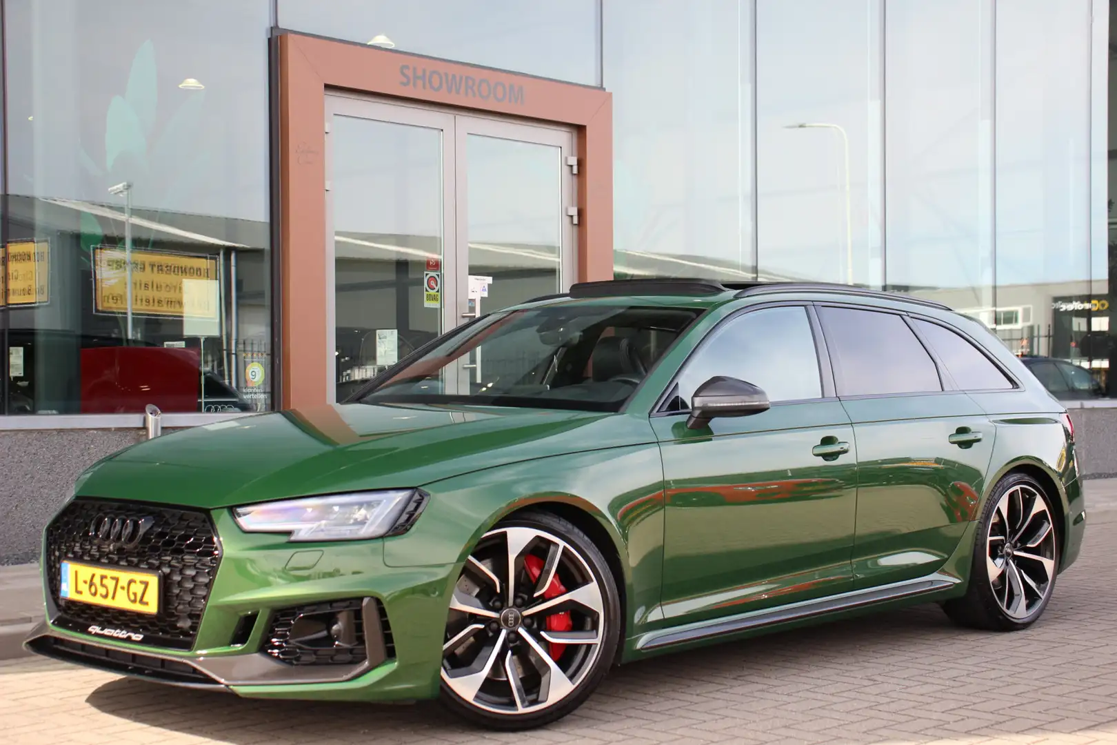 Audi RS4 A4 Avant 2.9 TFSI quattro Pro Line Plus | Pano | C Groen - 1