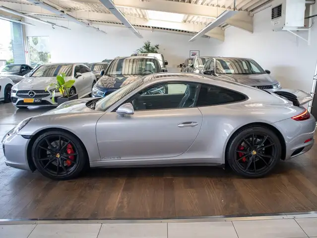 Porsche 911 view 2