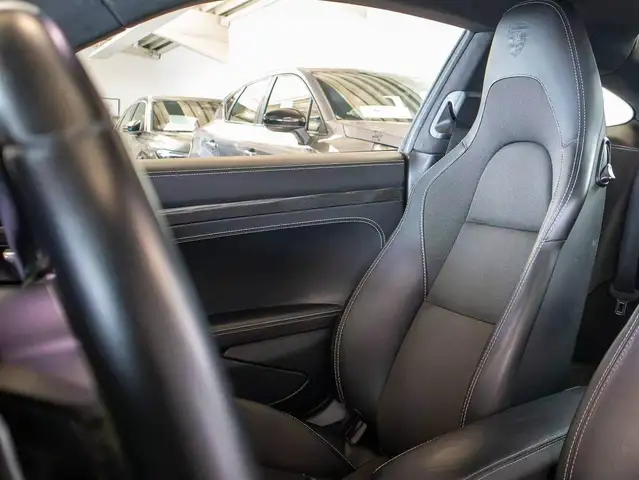 Porsche 911 view 10