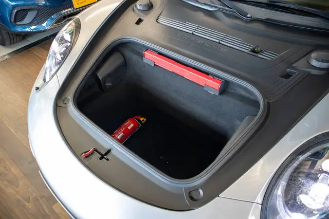 Porsche 911 view 15