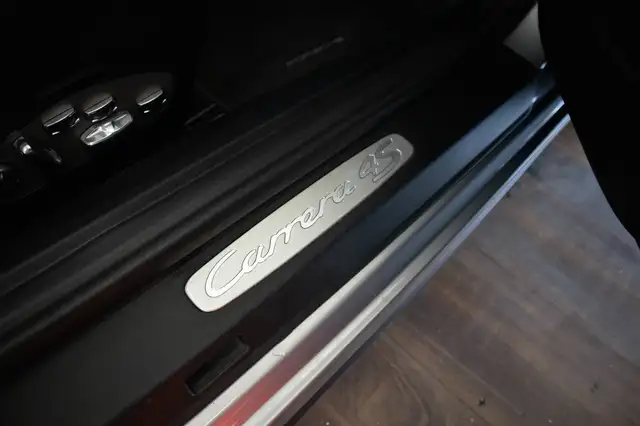 Porsche 911 view 14