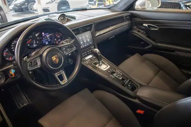 Porsche 911 view 12