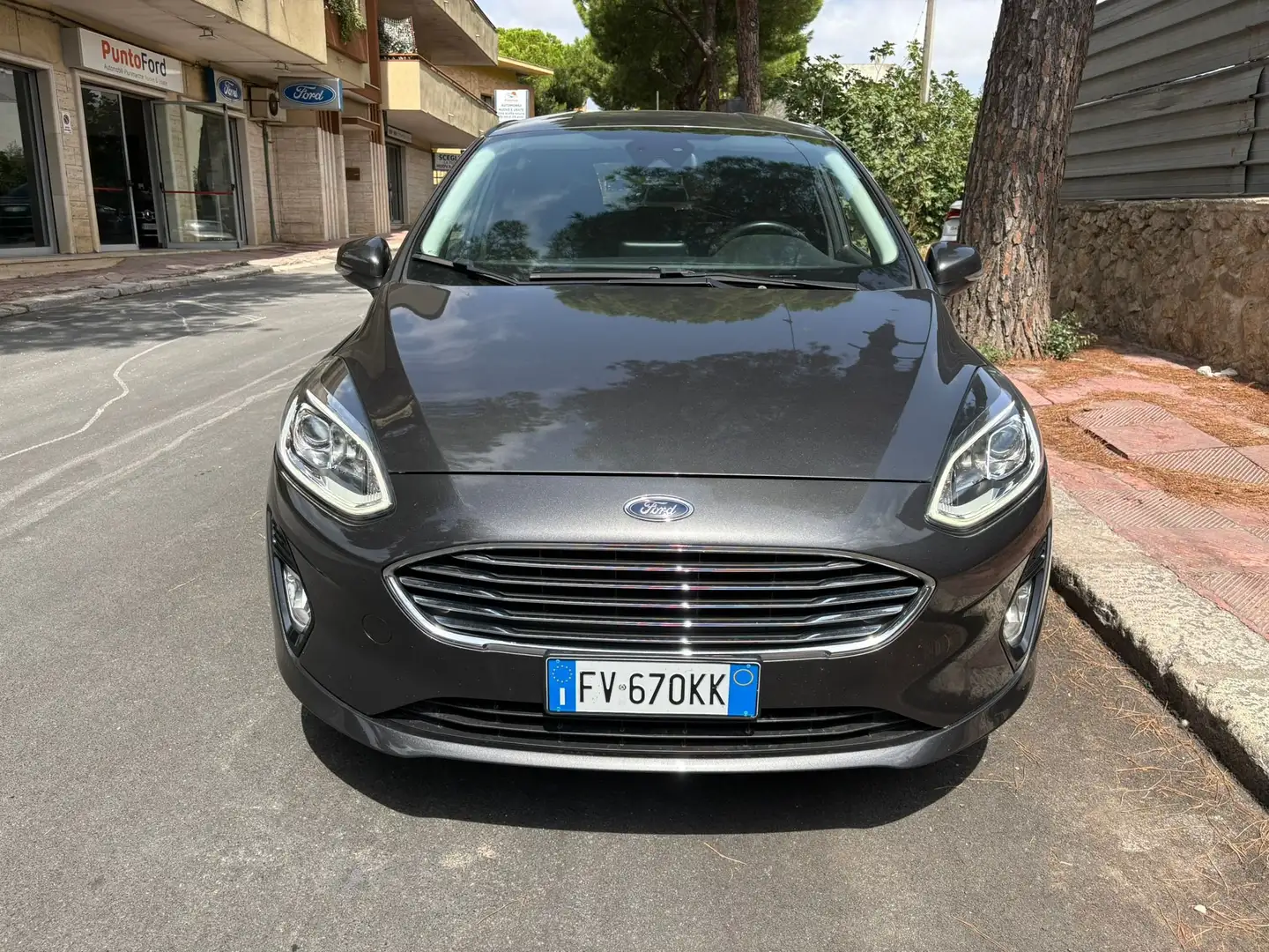 Ford Fiesta Fiesta VII 2017 5p 5p 1.1 Titanium 85cv my18 Grijs - 2
