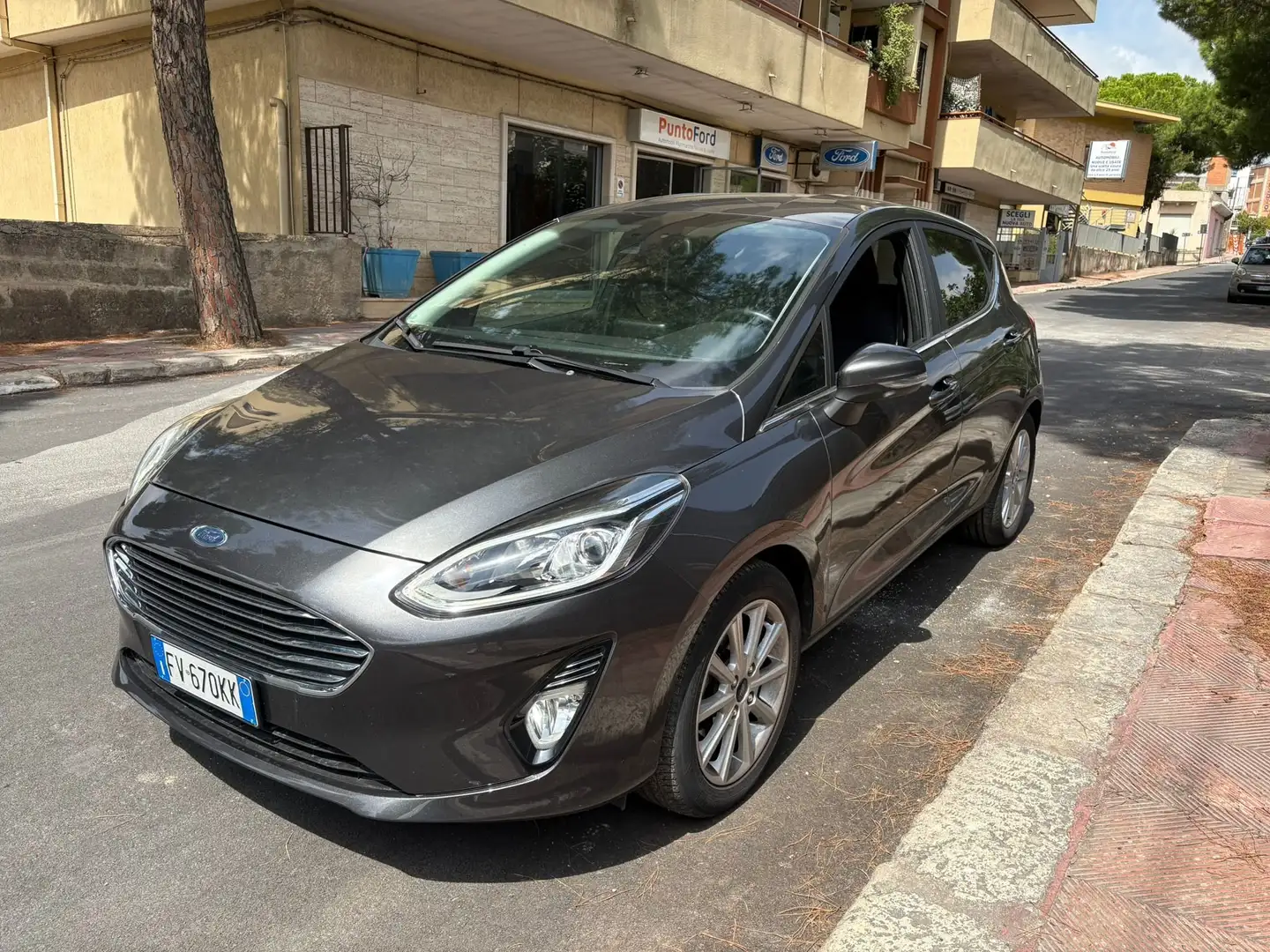 Ford Fiesta Fiesta VII 2017 5p 5p 1.1 Titanium 85cv my18 Gris - 1