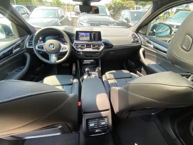 BMW X4 view 10
