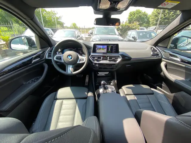BMW X4 view 9