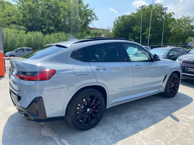 BMW X4 view 11