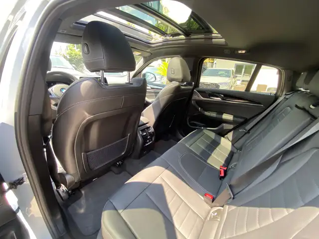 BMW X4 view 8