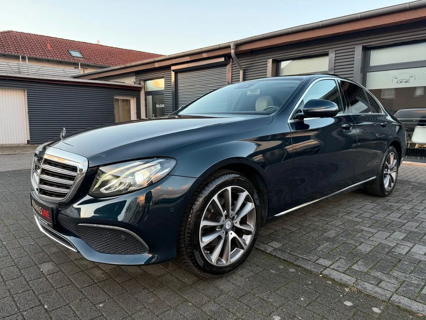 Mercedes-Benz E 220 d EXCLUSIVE/PANORAMA/MEMORY Bleu - 1