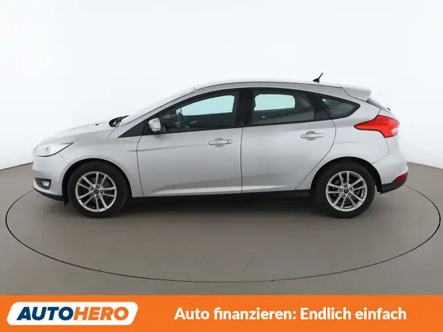Ford Focus view 3