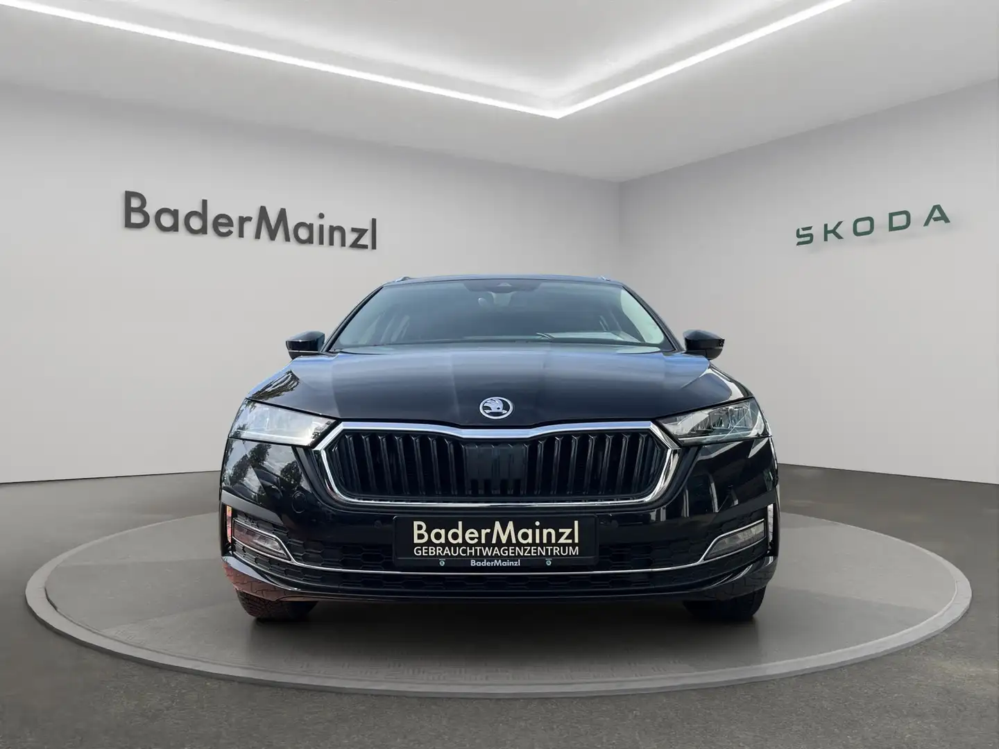 Skoda Octavia Combi 2.0 TDI Pano HUD RFK MultiCam Schwarz - 2