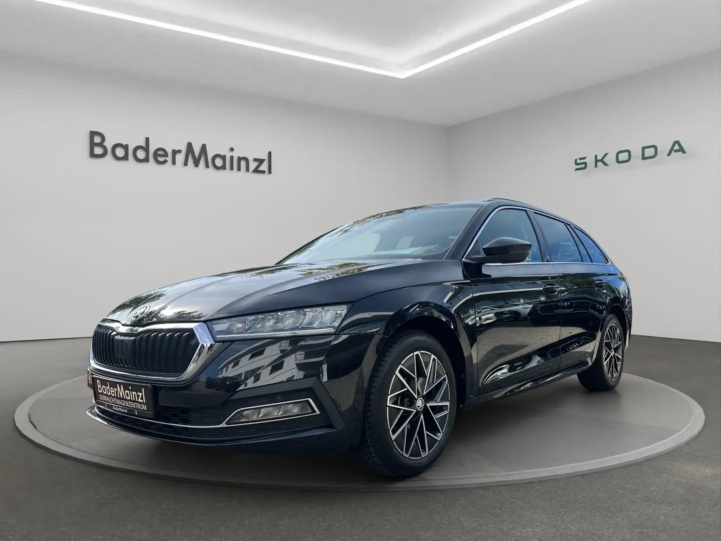 Skoda Octavia Combi 2.0 TDI Pano HUD RFK MultiCam Schwarz - 1