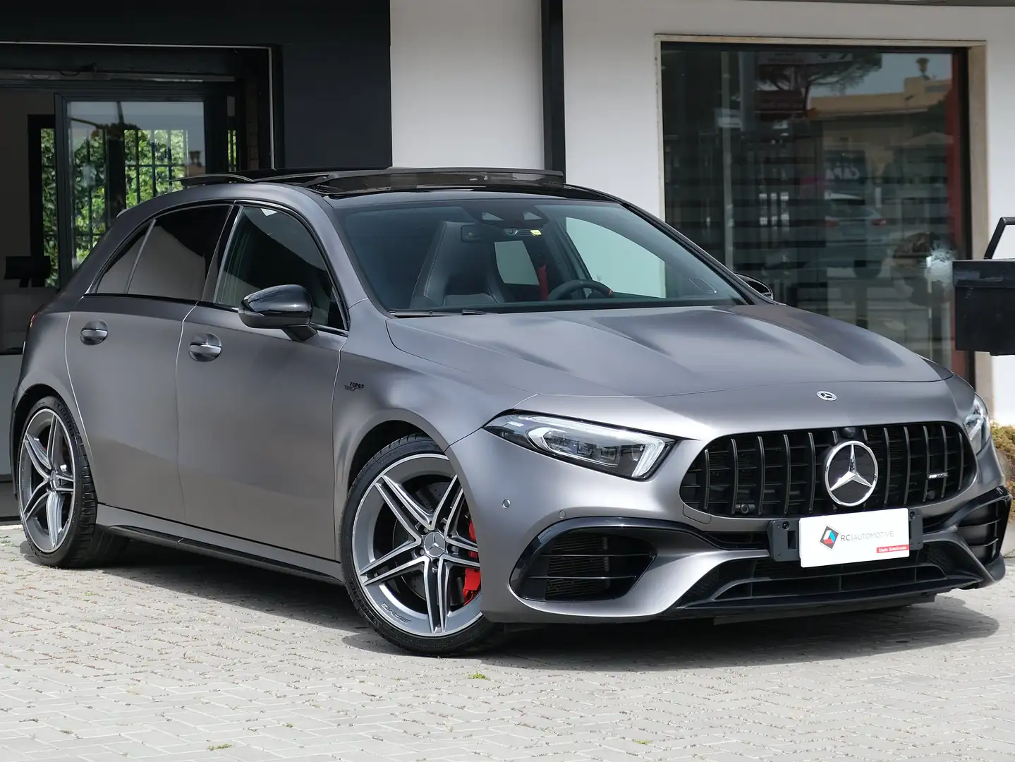 Mercedes-Benz A 45 AMG S 4Matic Night LUXURY con TETTO PANORAMICO Šedá - 2