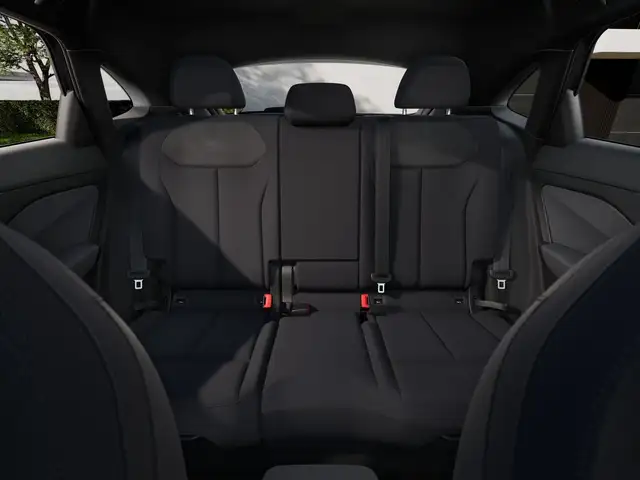 Audi Q3 view 9