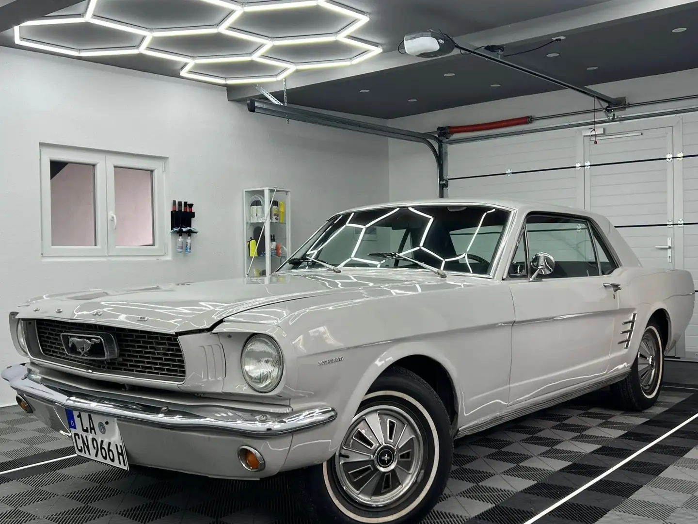 Ford Mustang V6/RESTAURIERT/H-ZULASSUNG/ORIGINAL Gris - 1