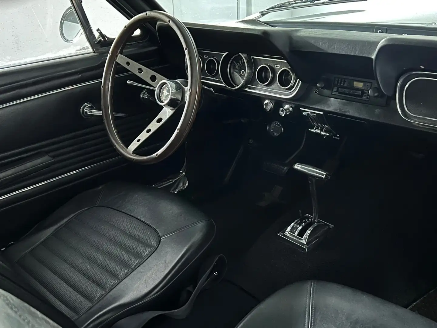 Ford Mustang V6/RESTAURIERT/H-ZULASSUNG/ORIGINAL Gris - 2