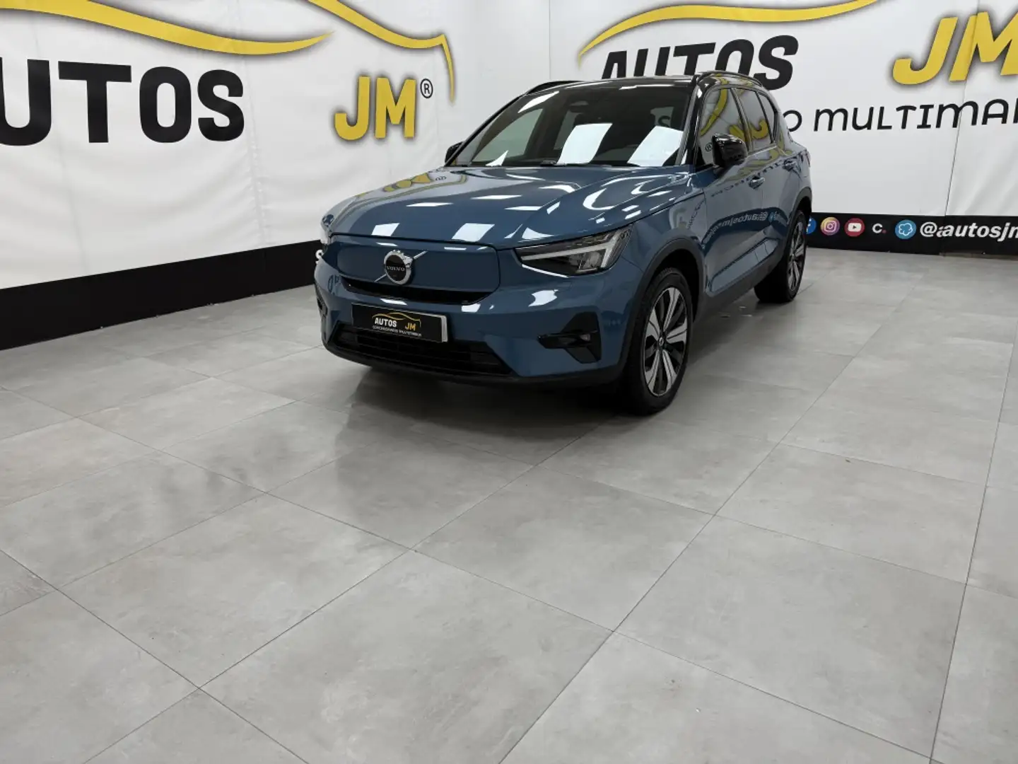 Volvo XC40 P8 Recharge Core Eléctrico Puro Azul - 1