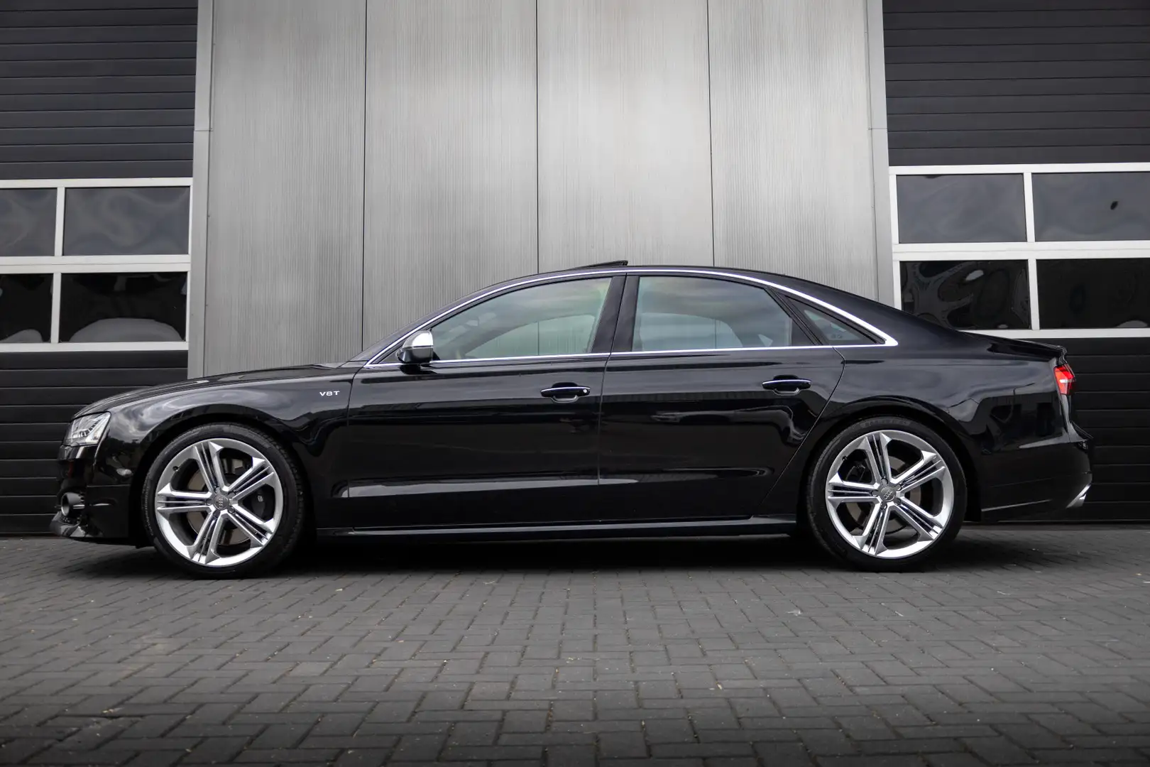 Audi S8 4.0 TFSI 520 pk S8 Quattro Pro Line+ S-Line / BTW- Zwart - 2