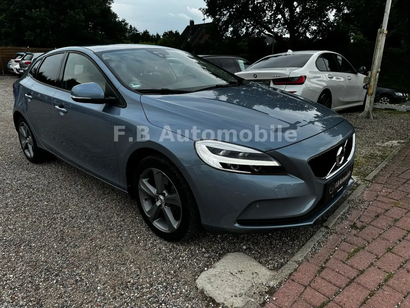 Volvo V40 Momentum/RFK/PDC/KLIMA/AHK.. Blau - 1