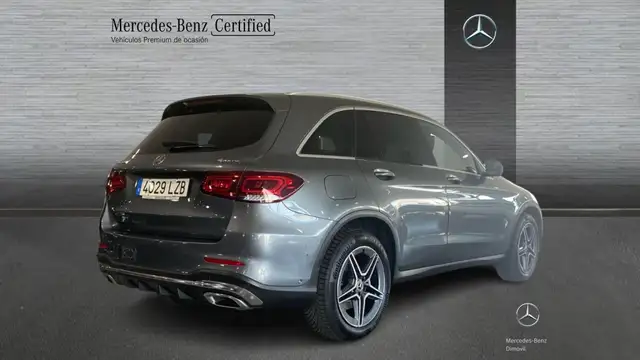 Mercedes-Benz 220 view 2