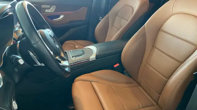 Mercedes-Benz 220 view 7