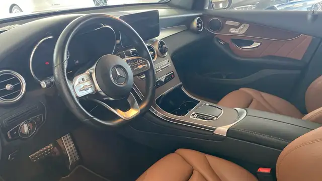 Mercedes-Benz 220 view 6