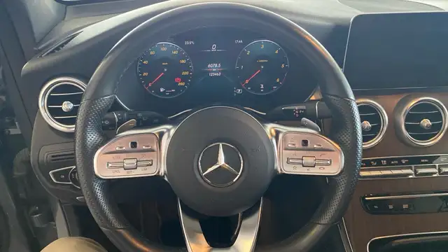 Mercedes-Benz 220 view 9