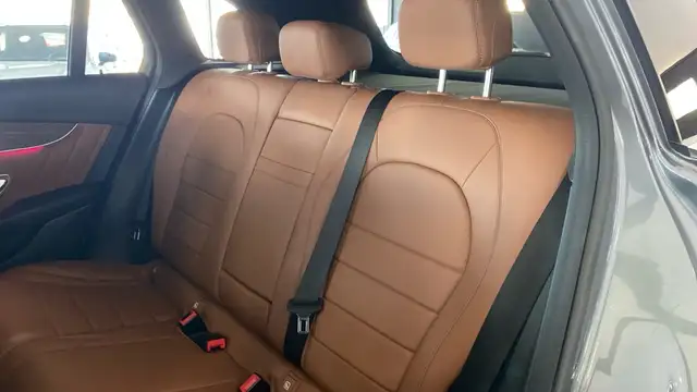 Mercedes-Benz 220 view 11