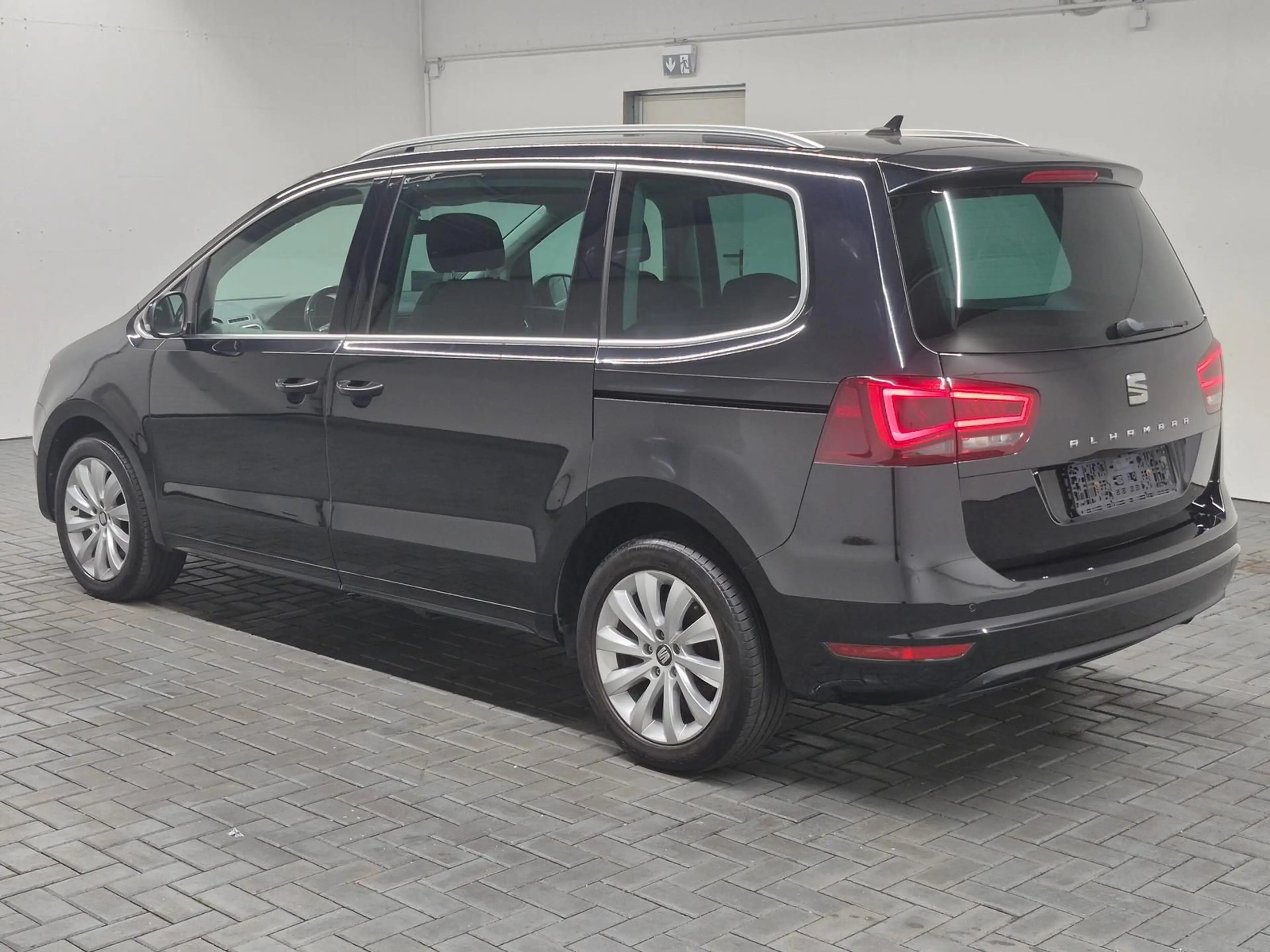 SEAT Alhambra 7-Sitzer/Bi-Xenon/Navi/SHZ/Kam/AHK/17LM — photo 3