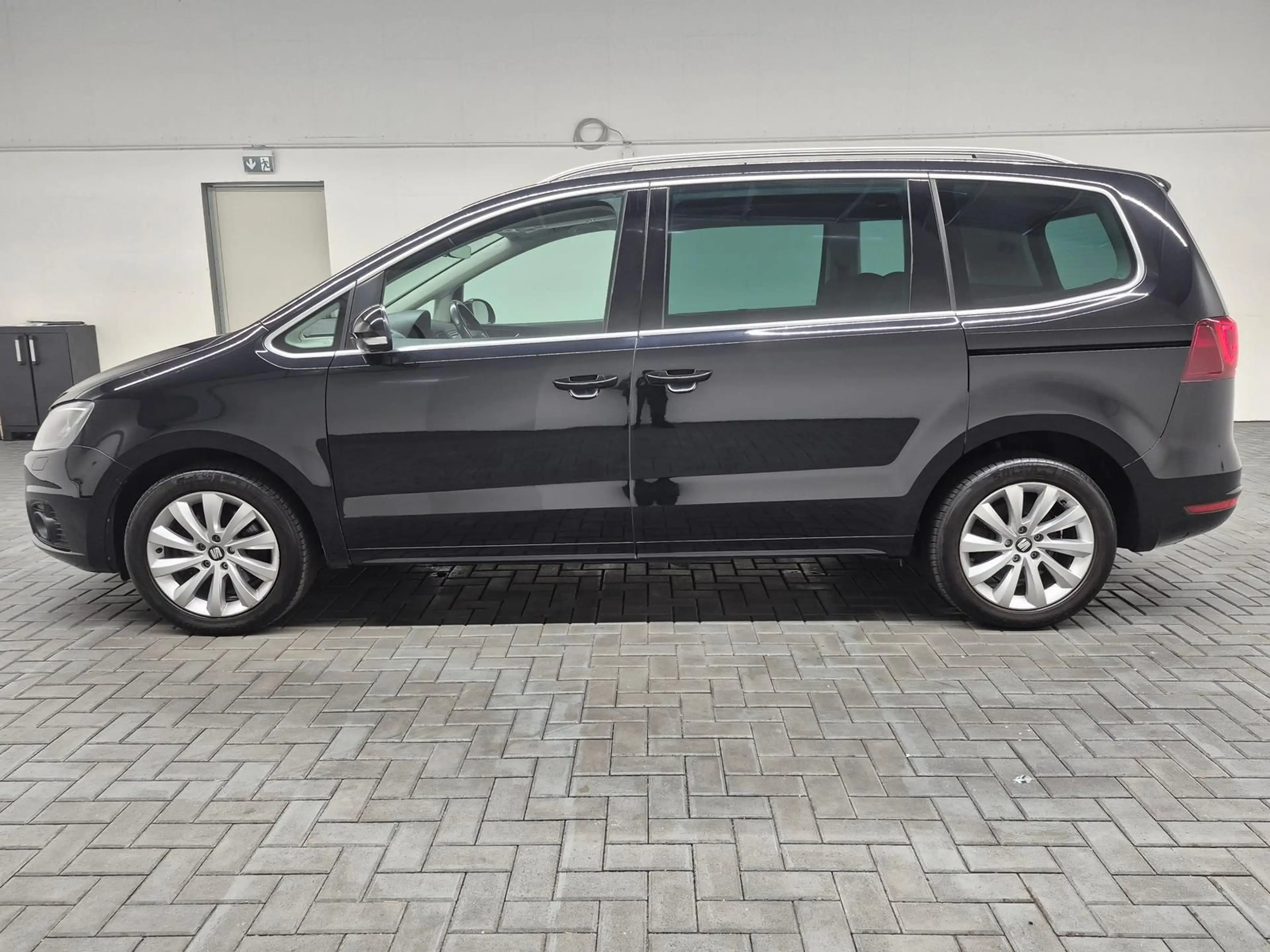 SEAT Alhambra 7-Sitzer/Bi-Xenon/Navi/SHZ/Kam/AHK/17LM — photo 2