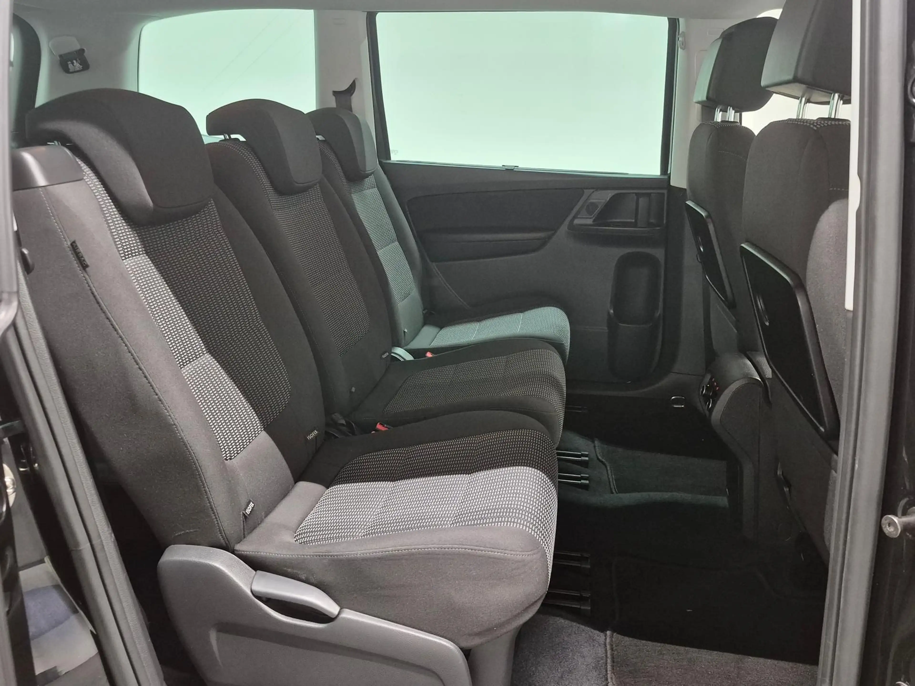 SEAT Alhambra 7-Sitzer/Bi-Xenon/Navi/SHZ/Kam/AHK/17LM — photo 10