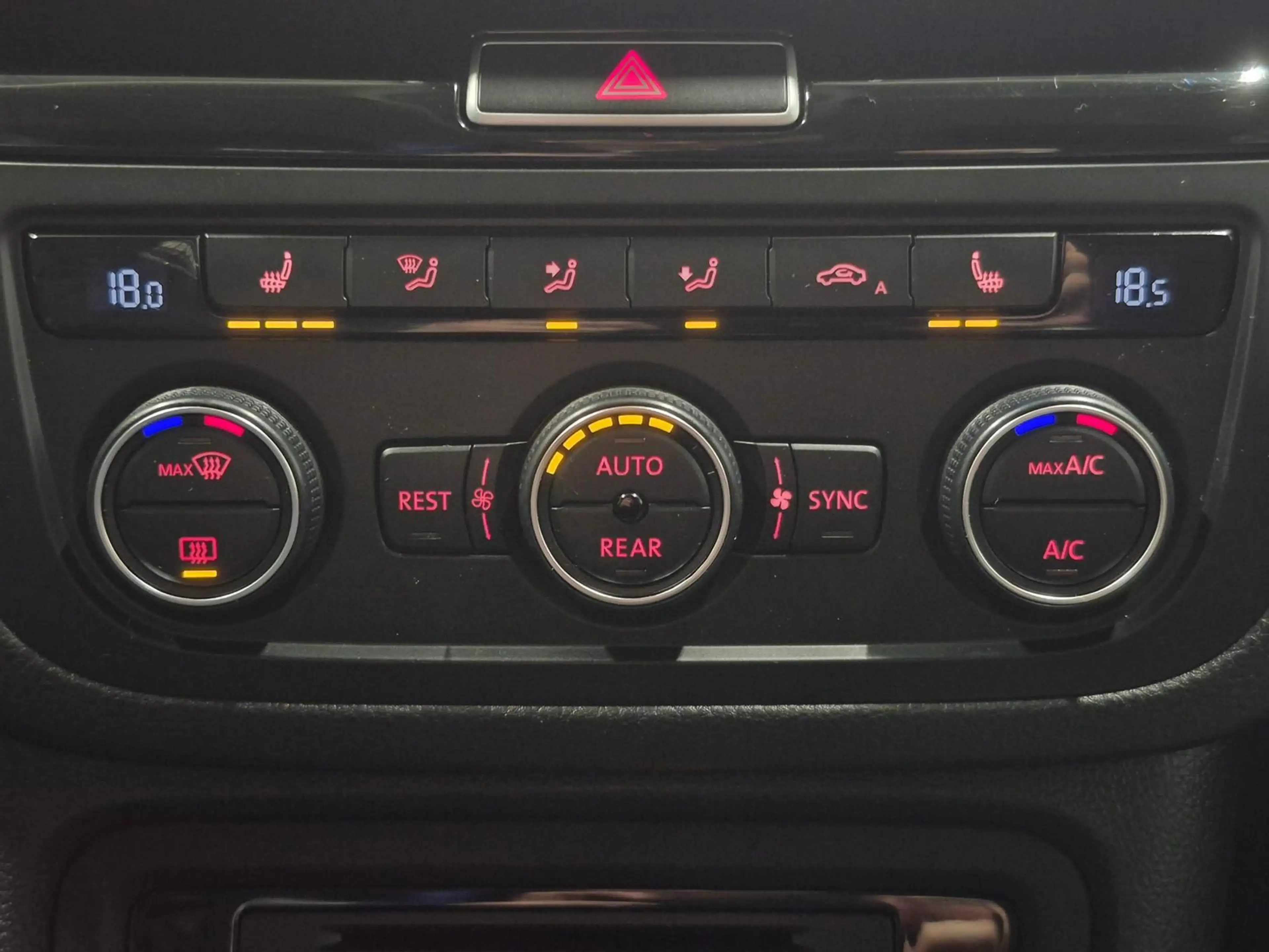 SEAT Alhambra 7-Sitzer/Bi-Xenon/Navi/SHZ/Kam/AHK/17LM — photo 15