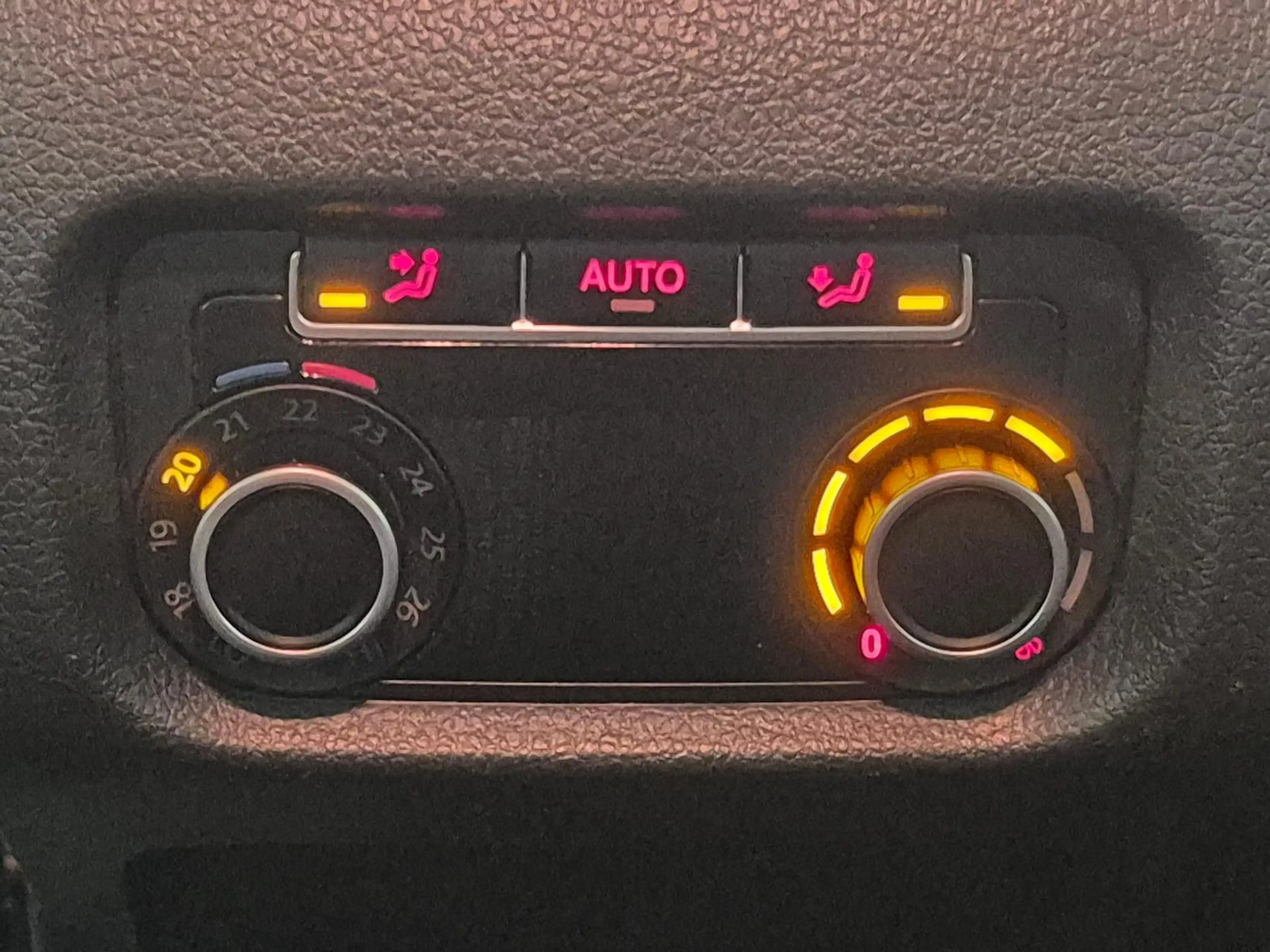 SEAT Alhambra 7-Sitzer/Bi-Xenon/Navi/SHZ/Kam/AHK/17LM — photo 12