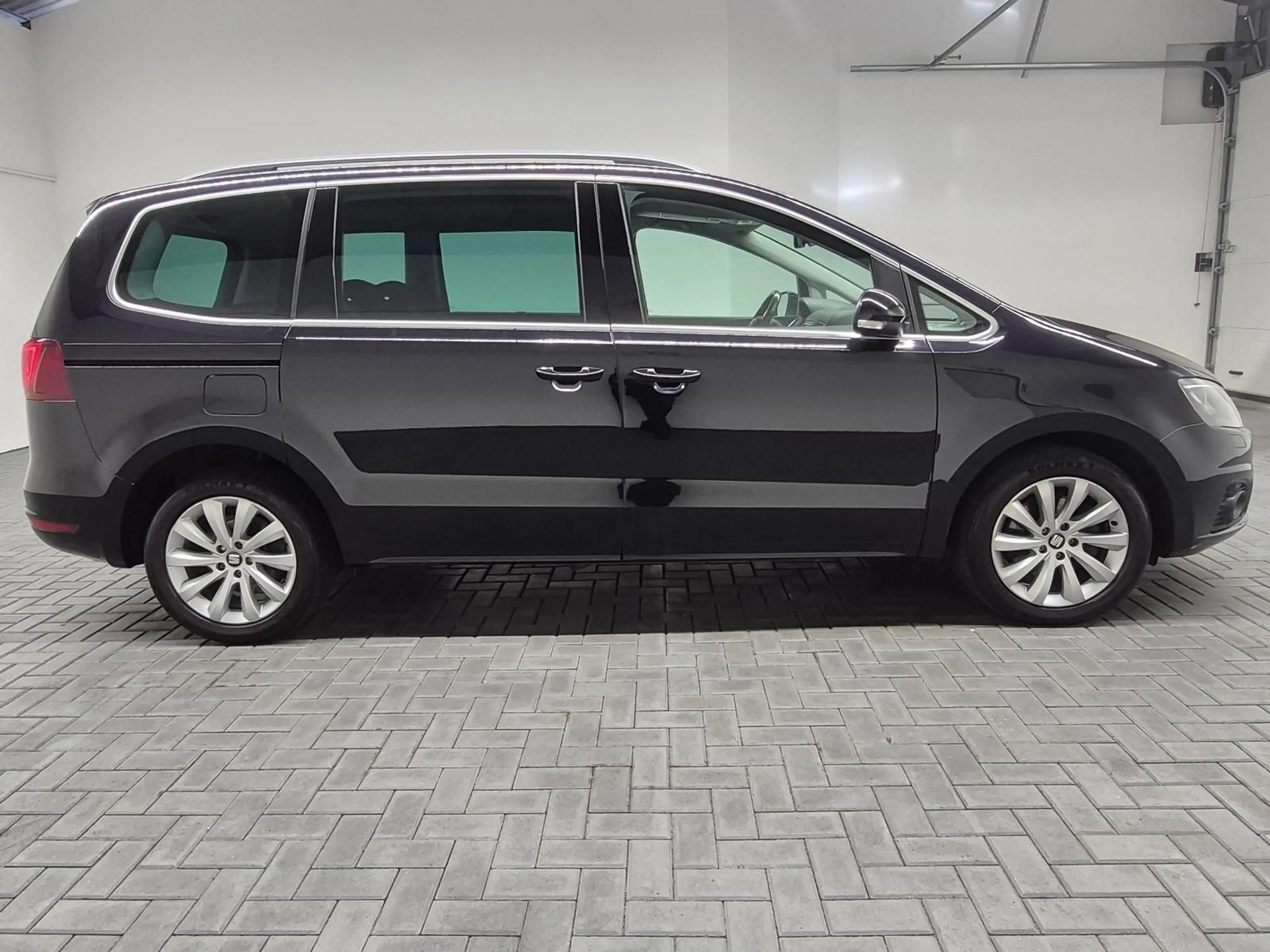 SEAT Alhambra 7-Sitzer/Bi-Xenon/Navi/SHZ/Kam/AHK/17LM — photo 5