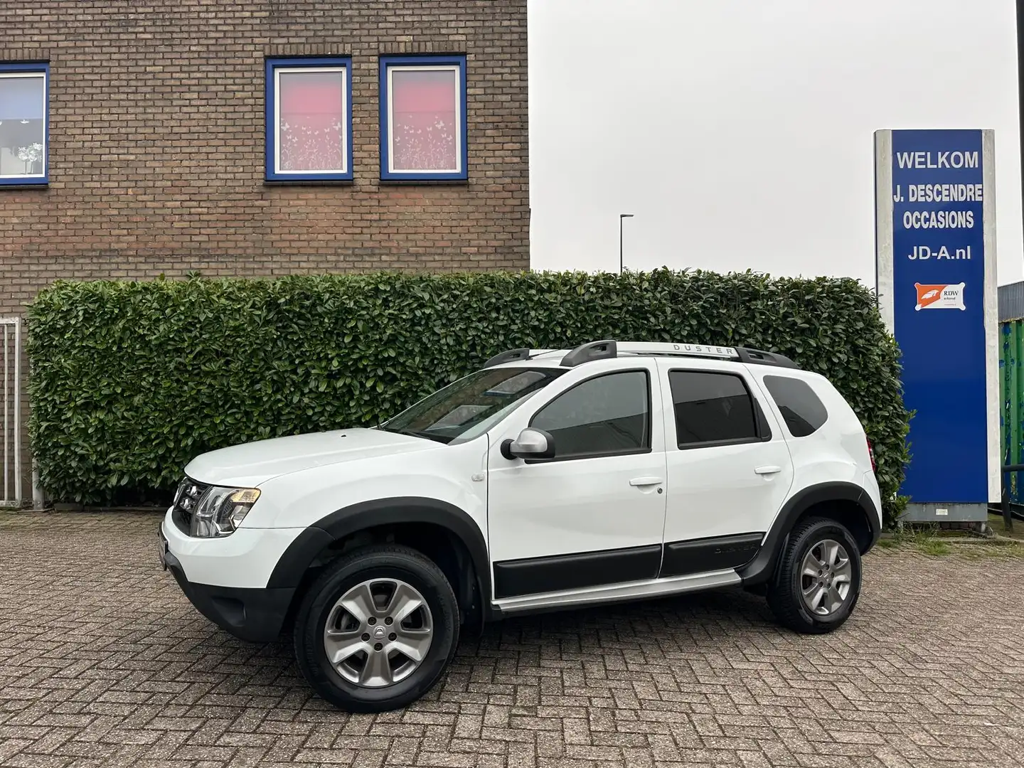 Dacia Duster 1.2 TCe 4x2 Lauréate Airco, Cruise C, Navigatie, L Wit - 1