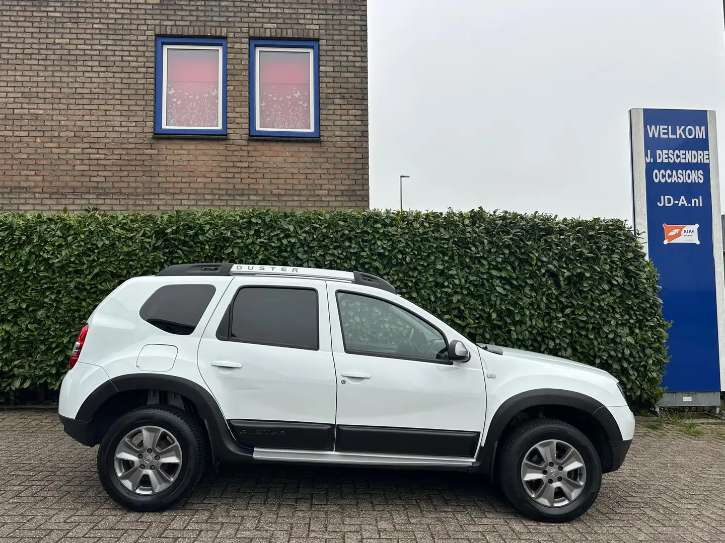 Dacia Duster 1.2 TCe 4x2 Lauréate Airco, Cruise C, Navigatie, L Wit - 2