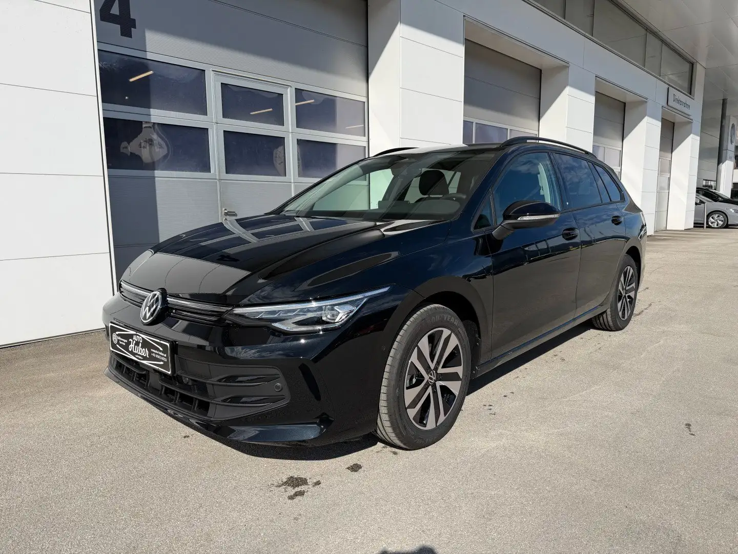 Volkswagen Golf Variant 1.5 eTSI 85 kW Life Schwarz - 1