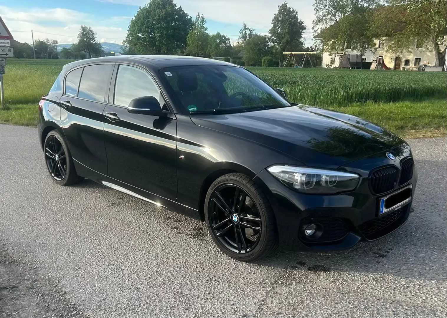 BMW 120 120d M Sport Aut. M Sport Schwarz - 1