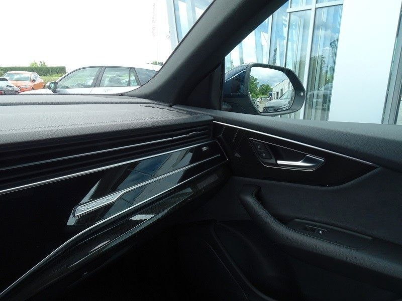Audi Q8 50 TDI S Line Plus quattro / HD Matrix — photo 13