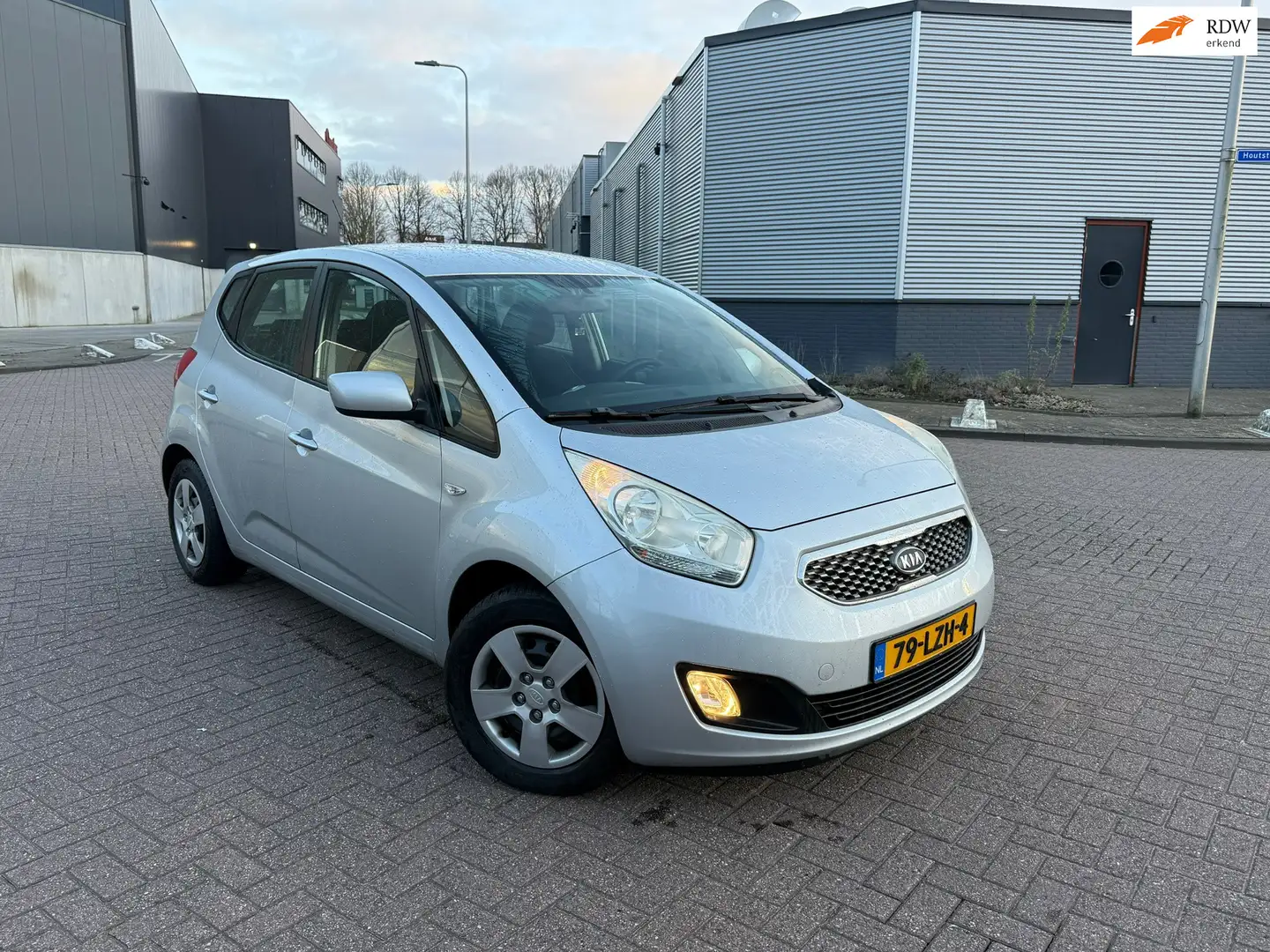Kia Venga 1.4 CVVT X-tra Airco Volledig onderhouden apk Gris - 1