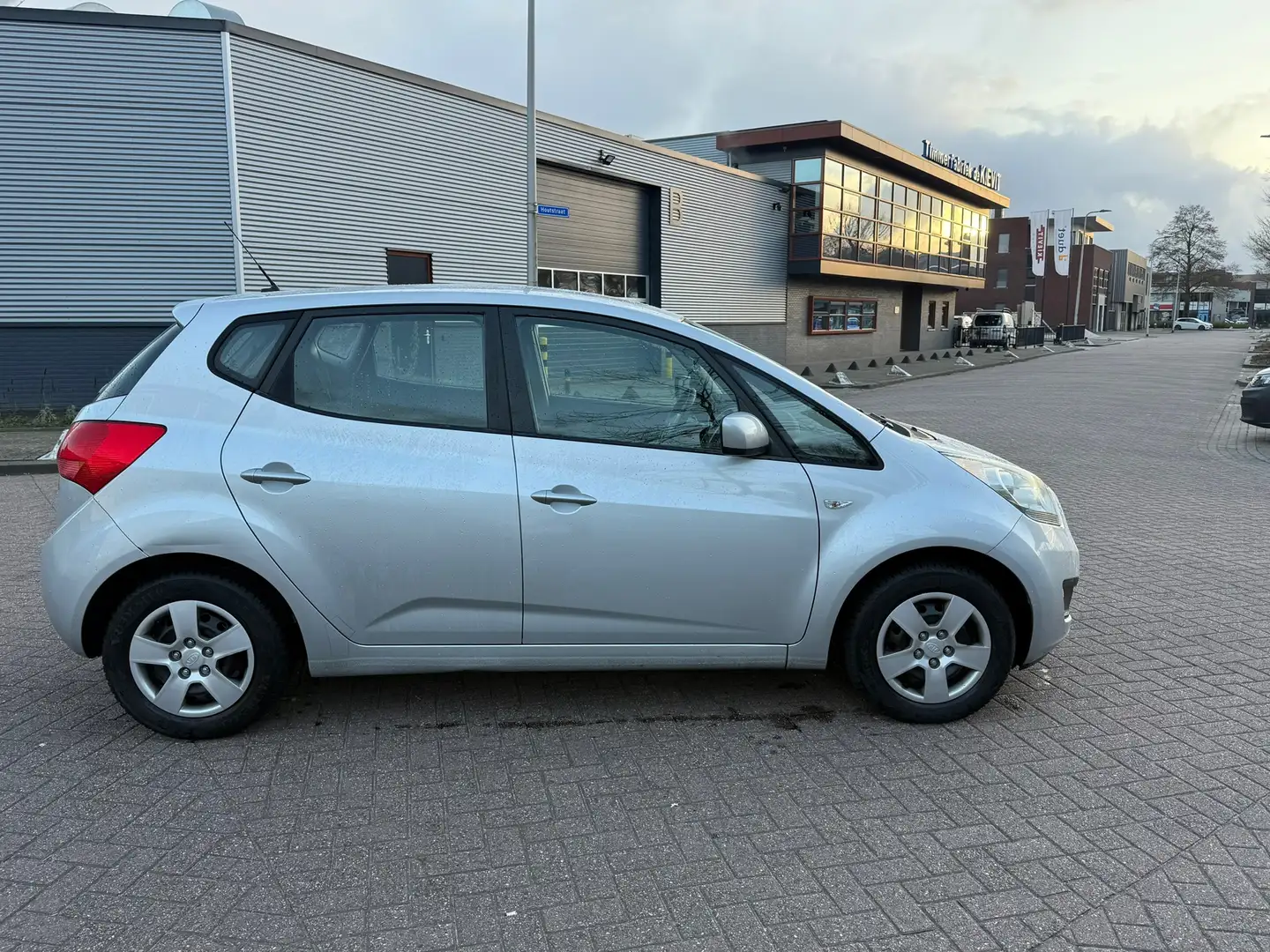 Kia Venga 1.4 CVVT X-tra Airco Volledig onderhouden apk Gris - 2