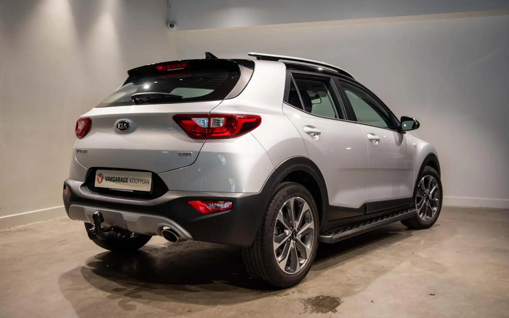 Kia Stonic 1.0 T-GDi DynamicLine Trekhaak Gris - 2